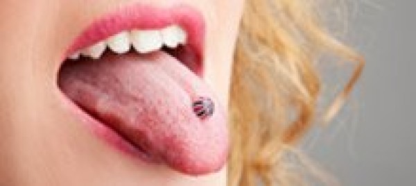 Sind Piercings im Mund schädlich für die Zähne?